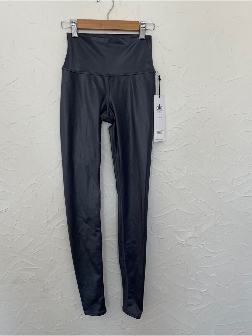 NWT ALO Yoga High Waist Shine Airbrush Leggings. Size XS